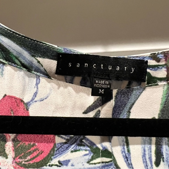 🦋2/$15🦋 Sanctuary Tropical Patterned Top - Picture 2 of 2
